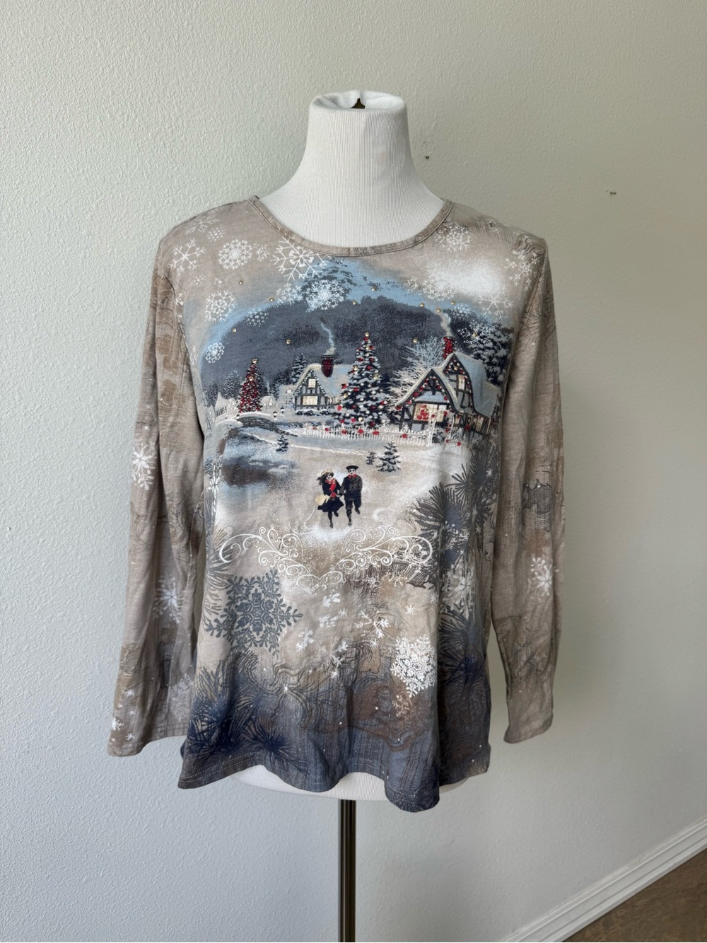 Vintage 90s Winter Village Scene Neutral Top